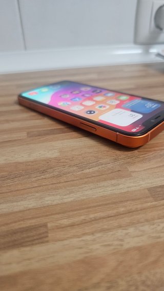 iPhone 11 Pro Diseño iPhone 17 Pro Dorado