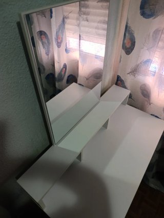 Tocador blanco con espejo