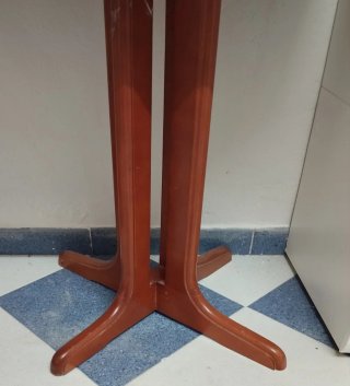 MESA DE MADERA COLOR CEREZO PLEGABLE