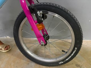 Bicicleta infantil Decathlon 16 azul y rosa