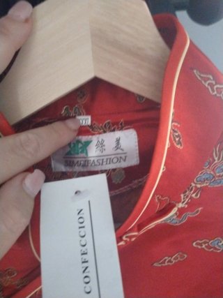 Camisa estilo kimono roja y dorada