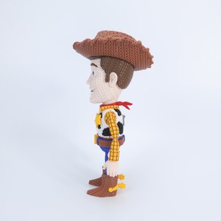 Figura Woody Toy Story 3D estilo crochet