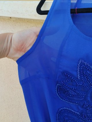 Vestido de verano azul con bordado