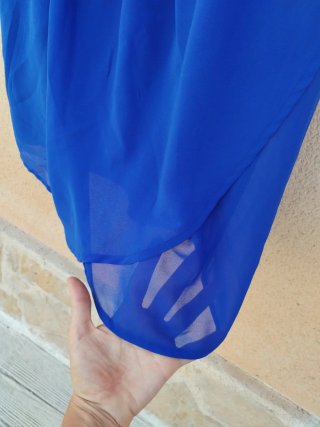 Vestido de verano azul con bordado