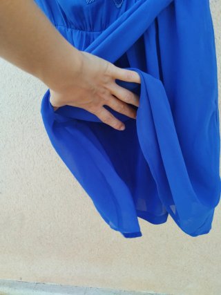 Vestido de verano azul con bordado