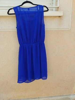 Vestido de verano azul con bordado
