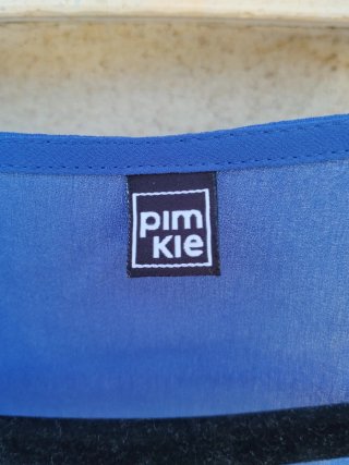Vestido de verano azul con bordado