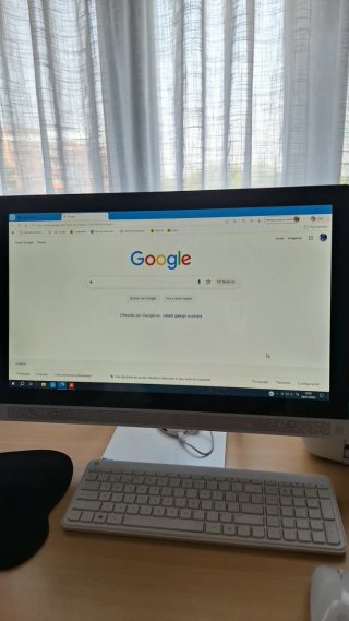 HP Pavilion All-in-One 24" - i3 - 8GB RAM- 1TB