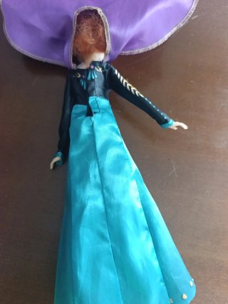 Muñeca de Anna de Frozen con música