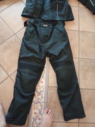 Chaqueta Talla S y Pantalón Talla L