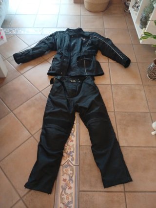Chaqueta Talla S y Pantalón Talla L