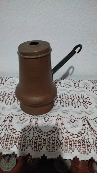 Cioccolatiera in rame antico con manico
