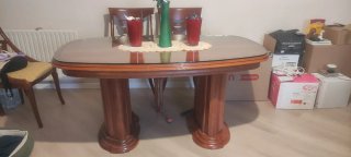Mueble de salón y mesa madera oscura