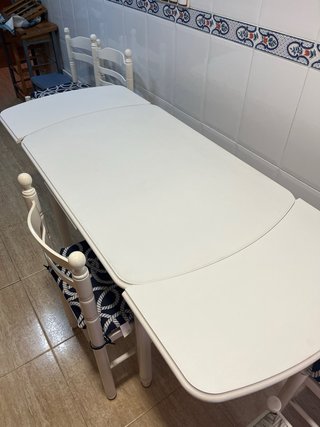 Mesa extensible cocina + 4 sillas + taburete