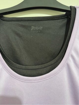 Camiseta deportiva morada talla S