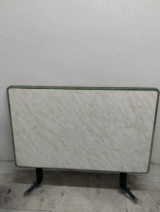 Mesa plegable con 5 sillas