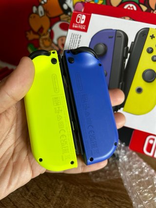 Joy-Con Morado y Amarillo Nintendo Switch ORIGINAL