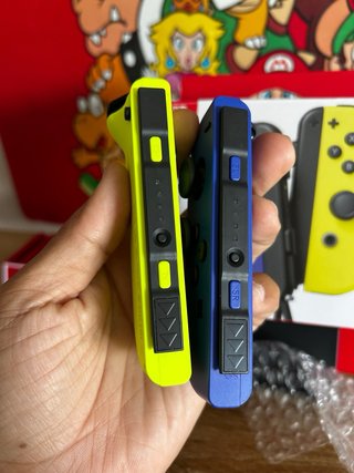 Joy-Con Morado y Amarillo Nintendo Switch ORIGINAL