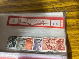 370 sellos aproximadamente cuaderno españa usado