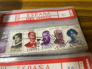 370 sellos aproximadamente cuaderno españa usado