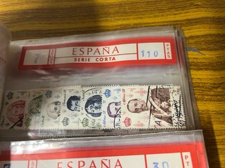 370 sellos aproximadamente cuaderno españa usado