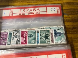 370 sellos aproximadamente cuaderno españa usado