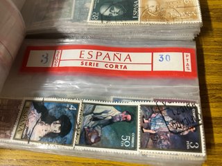 370 sellos aproximadamente cuaderno españa usado