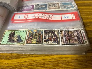 370 sellos aproximadamente cuaderno españa usado