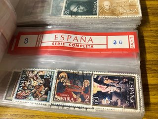 370 sellos aproximadamente cuaderno españa usado