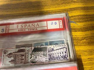 370 sellos aproximadamente cuaderno españa usado