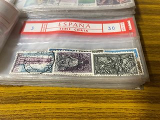 370 sellos aproximadamente cuaderno españa usado