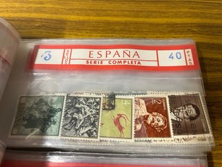 370 sellos aproximadamente cuaderno españa usado