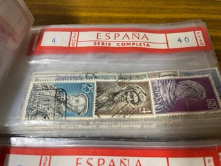370 sellos aproximadamente cuaderno españa usado