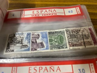 370 sellos aproximadamente cuaderno españa usado