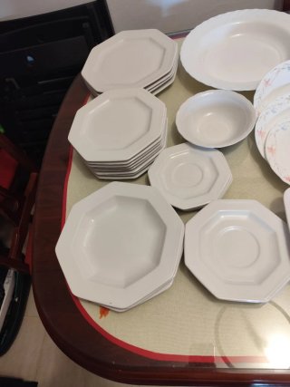 Set de  platos de porcelana blanca