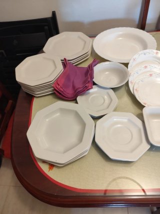 Set de  platos de porcelana blanca
