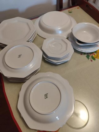 Set de  platos de porcelana blanca