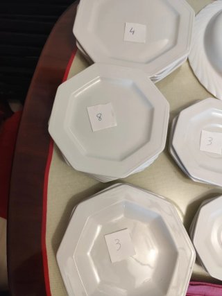 Set de  platos de porcelana blanca