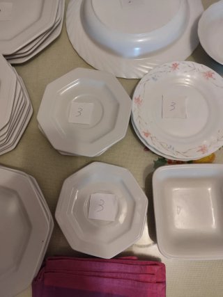 Set de  platos de porcelana blanca