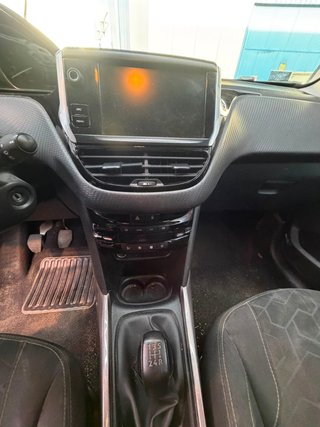 Peugeot 2008 Style 1.6 BlueHDi 100
