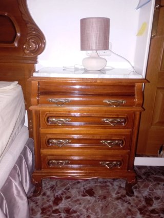 Dormitorio completo de matrimonio estilo clásico.