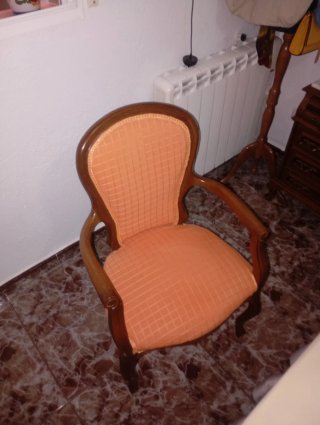 Dormitorio completo de matrimonio estilo clásico.