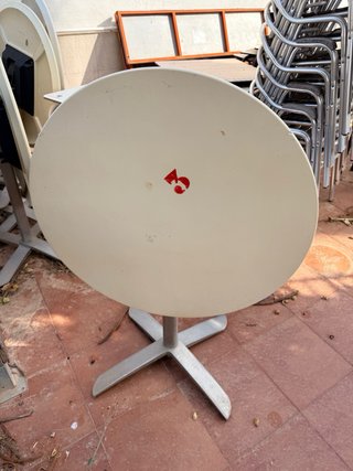 Tavolo e sedie per terrazza bar, 36 euro il set