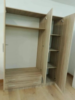 Armario madera color amarillo