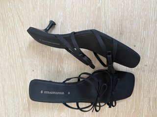 Sandalias Stradivarius Tacón Bajo Negro Talla 37