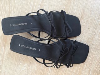 Sandalias Stradivarius Tacón Bajo Negro Talla 37