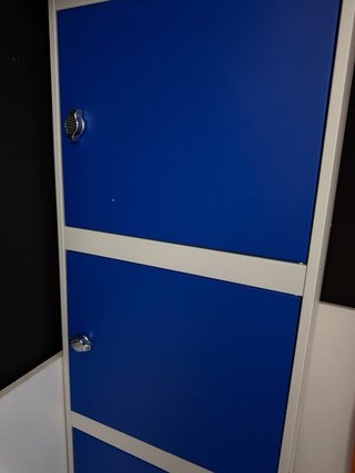 Taquillas metálicas azules y blancas 5 espacios