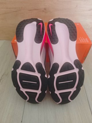 Nike Vomero 18