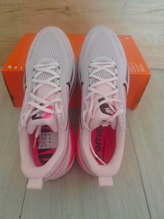 Nike Vomero 18
