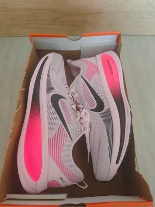 Nike Vomero 18